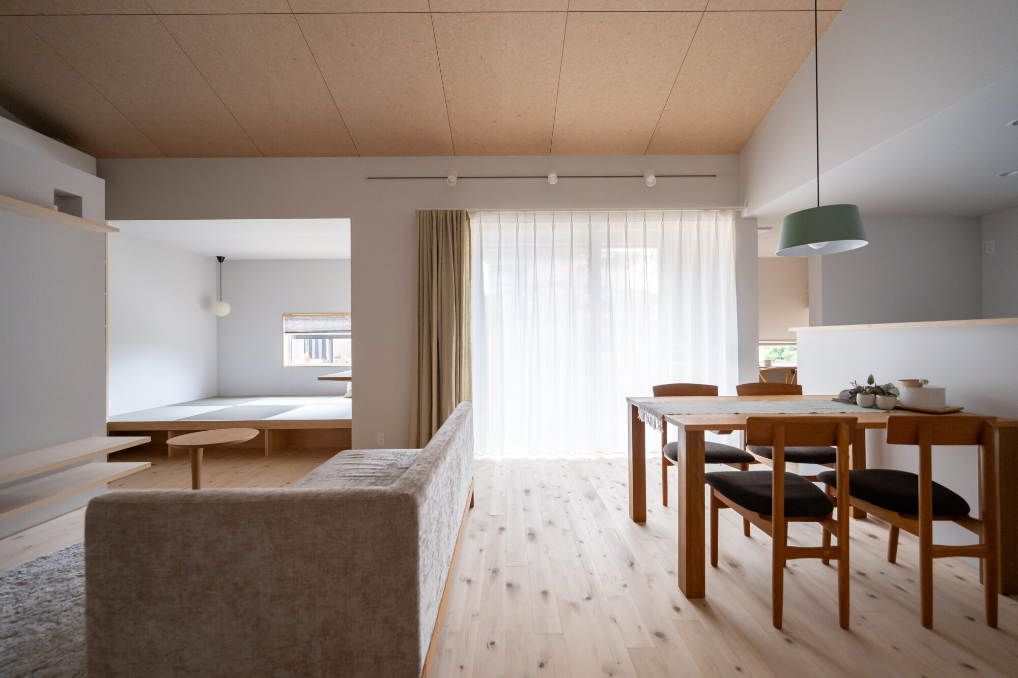 夕陽木（せきようぼく）と暮らす平屋の画像(2枚目)です