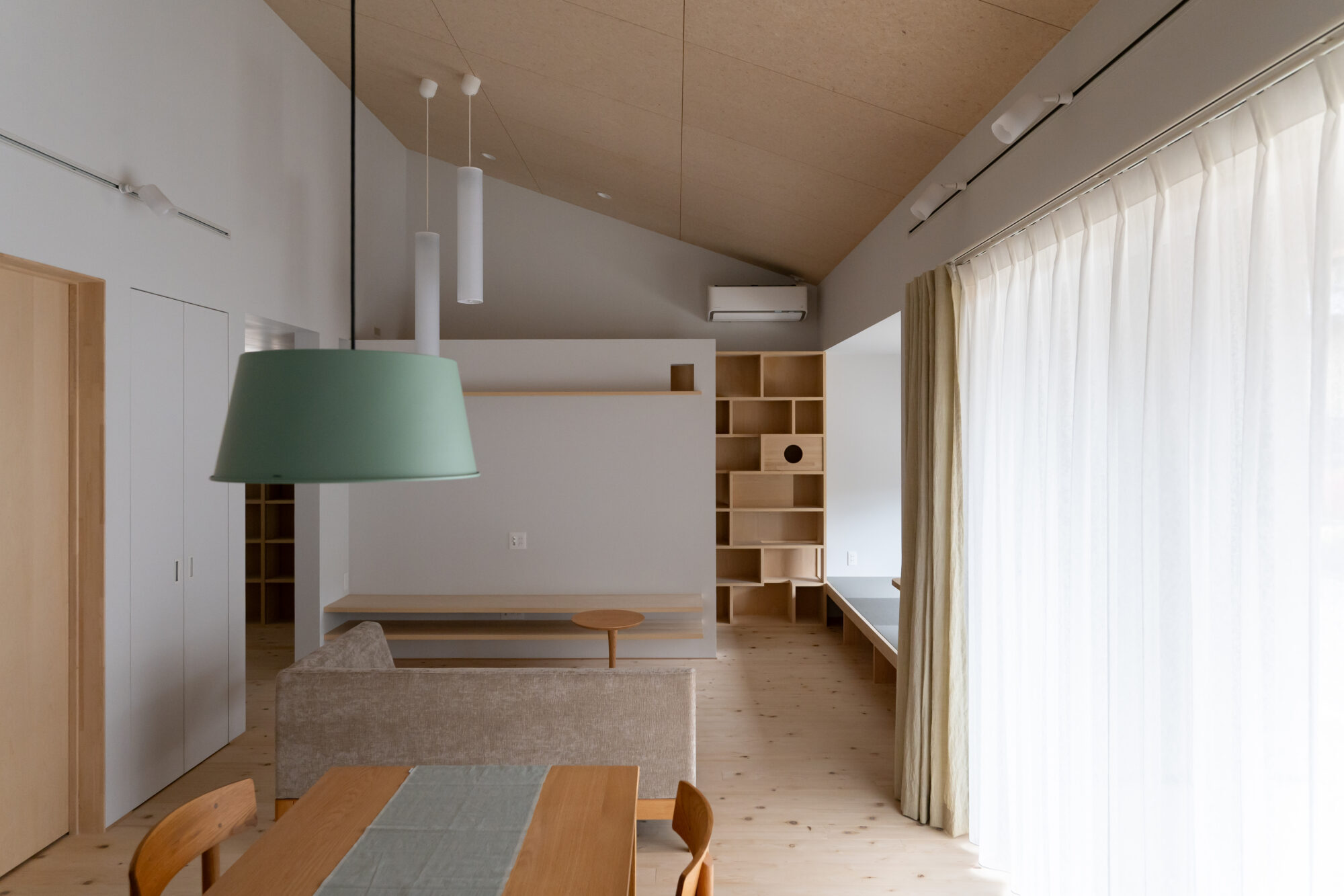 夕陽木（せきようぼく）と暮らす平屋の画像(1枚目)です